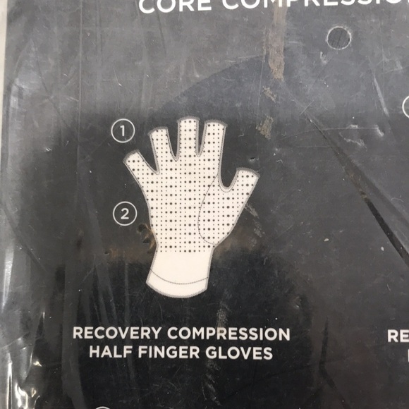 Tommie Copper Pair of Half Finger Gloves and Wrist Recovery Sleeves Size Small - Picture 7 of 10